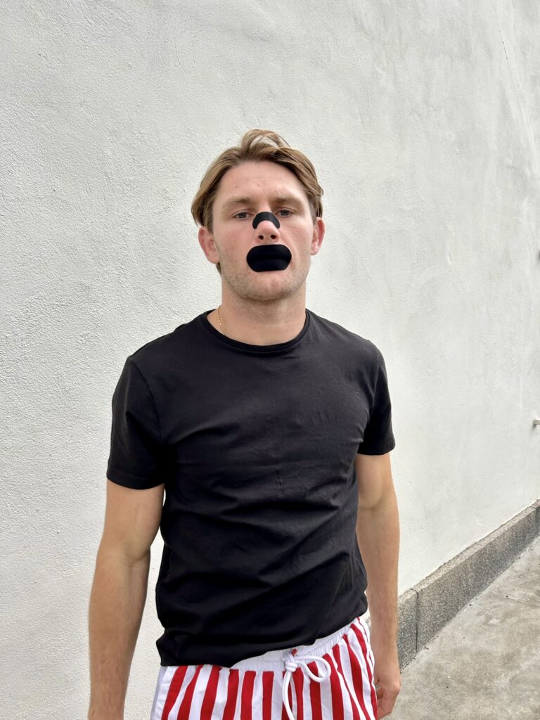Sportsatleter bruger næsestrips og mundtape